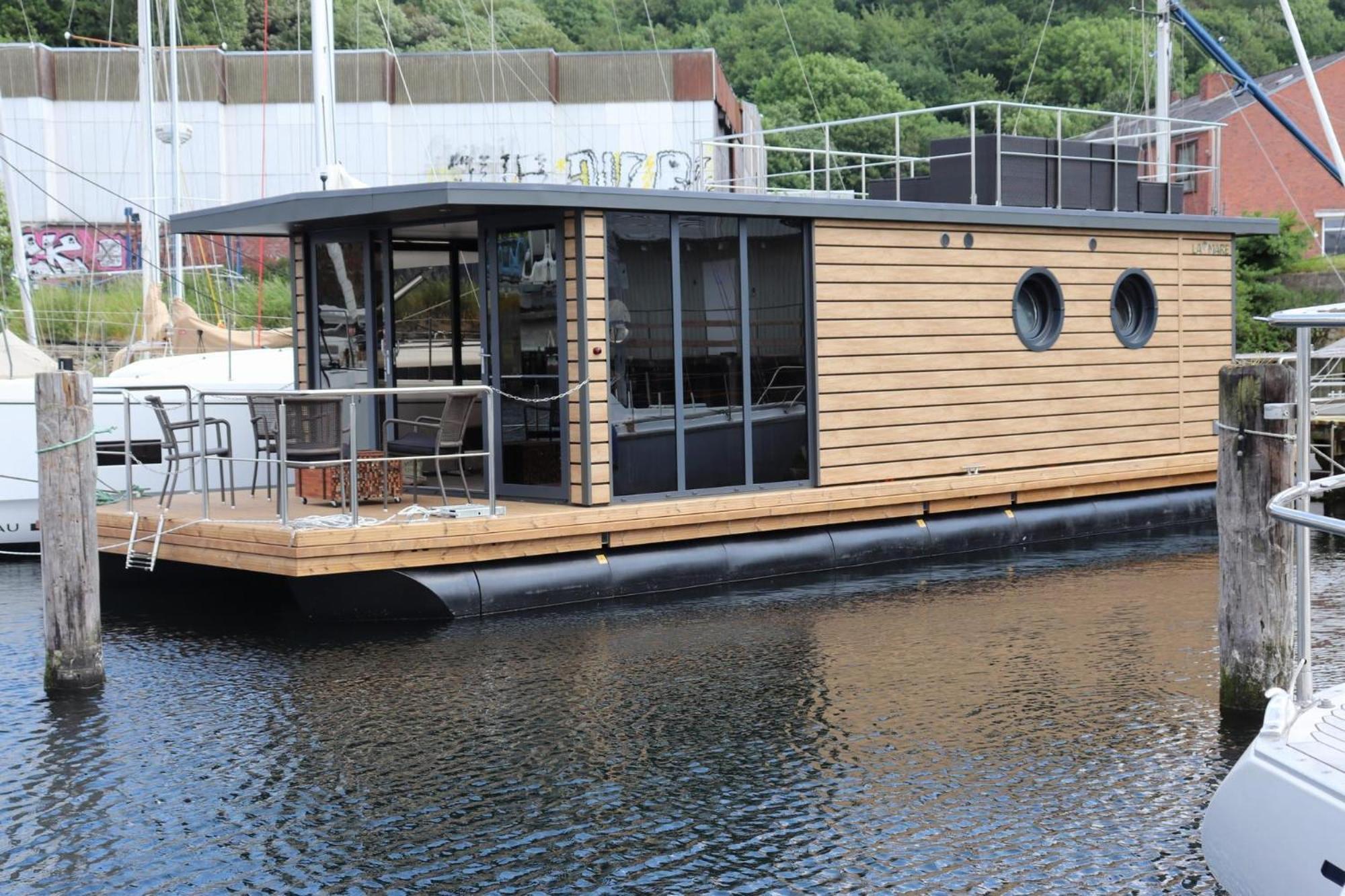Houseboat Leni, * Flensburg