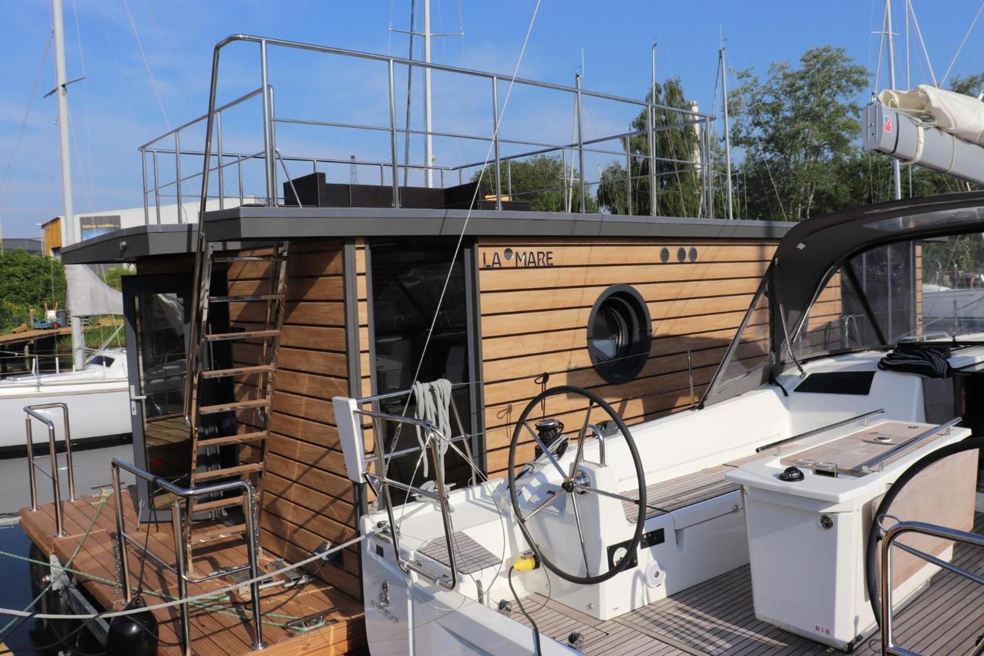 Houseboat Leni, Botel *
