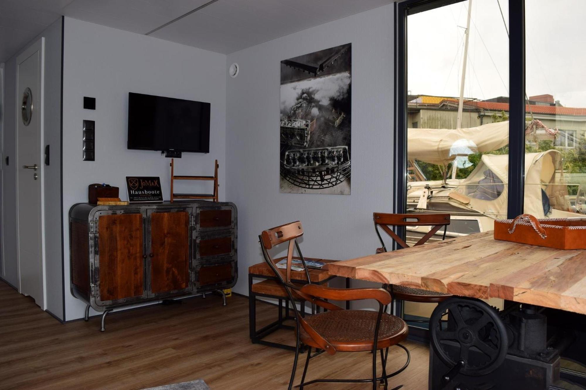 Houseboat Leni, * Flensburg