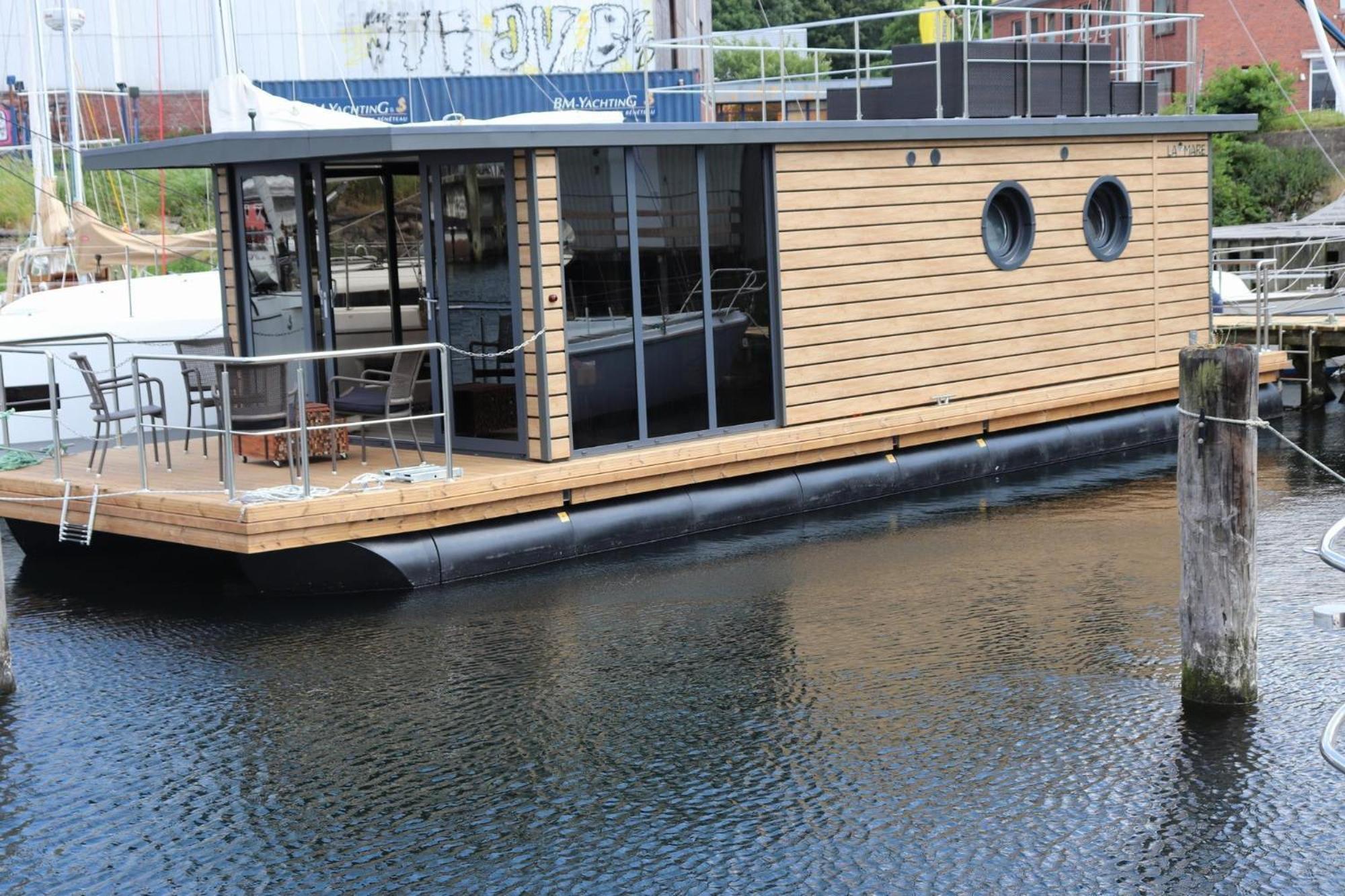 Houseboat Leni, Botel *