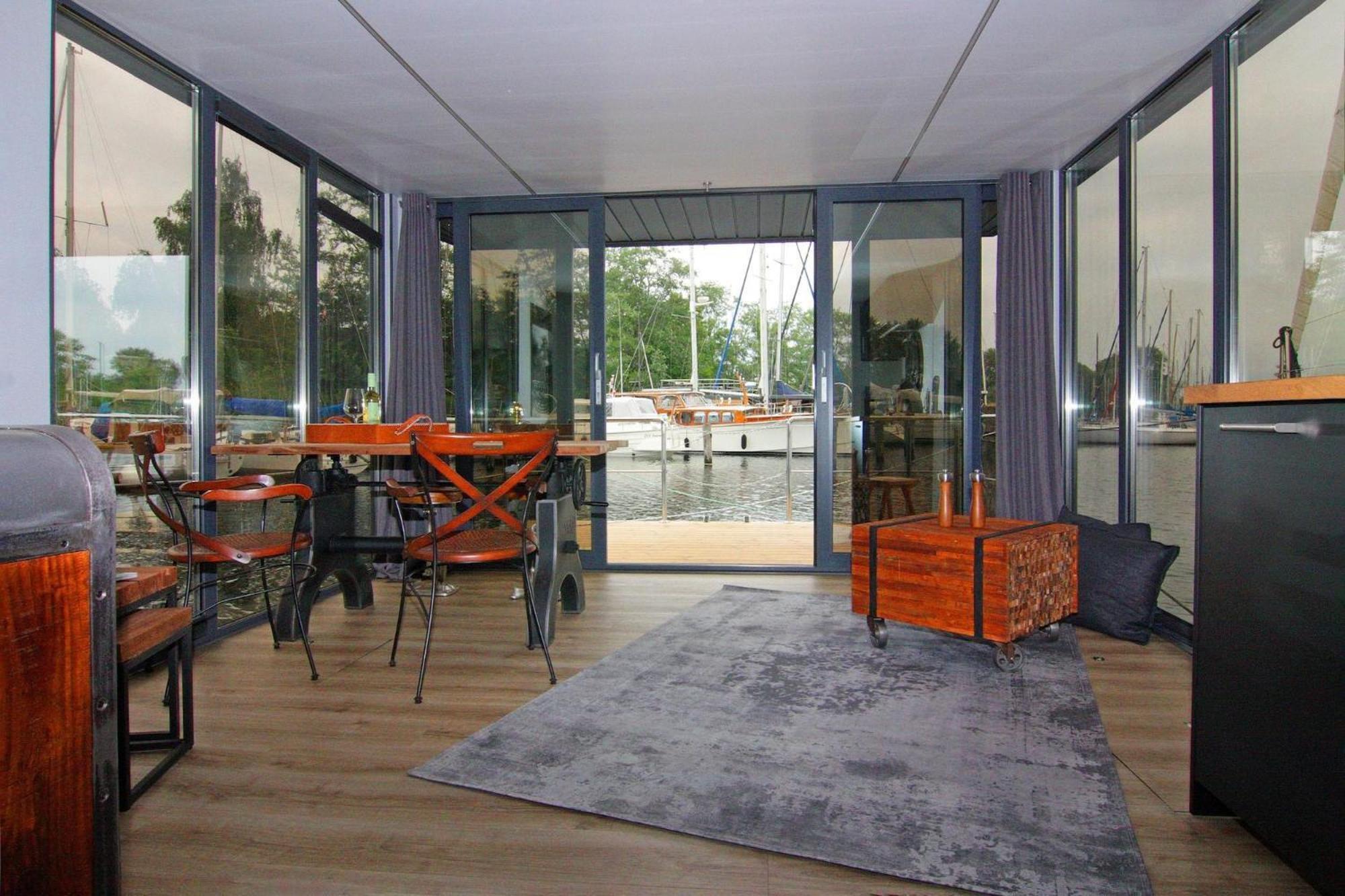 Houseboat Leni, Flensburg