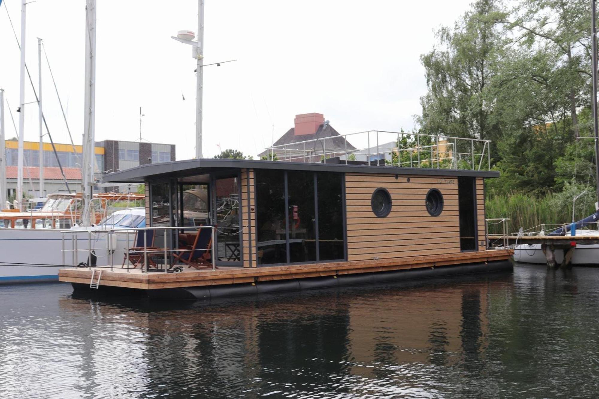Houseboat Leni, * Flensburg